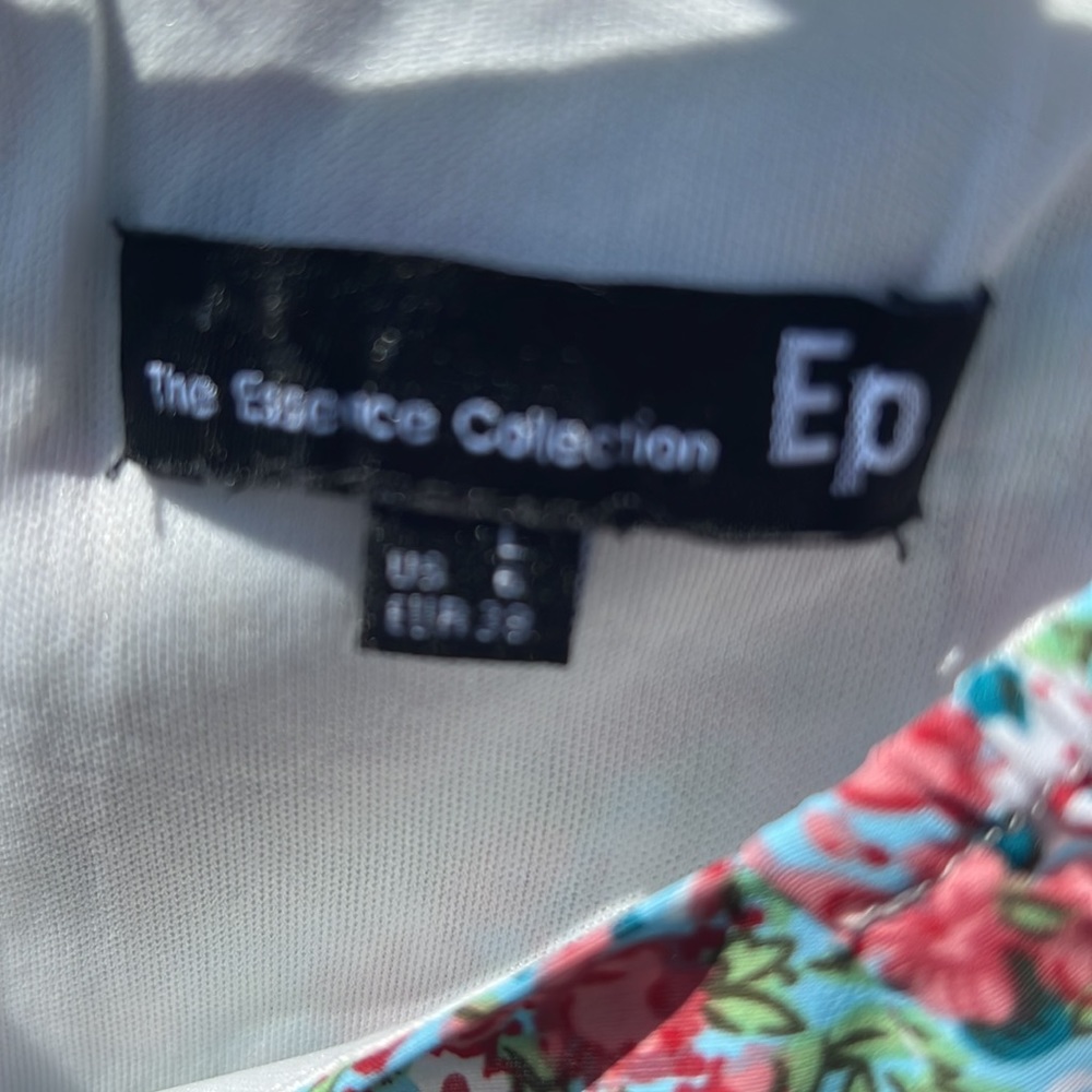 Beautiful spring-Summer blouse - Picture 5 of 7